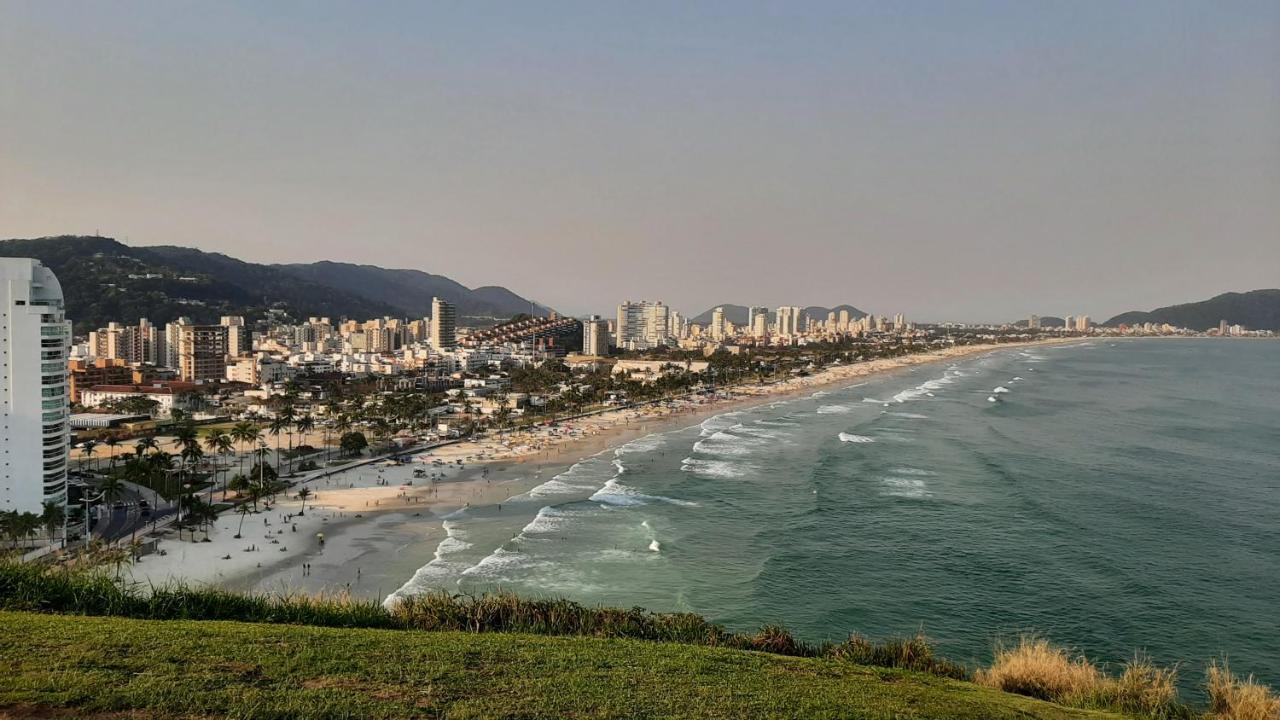 Lindo Apartamento Enseada Гуаружа Экстерьер фото